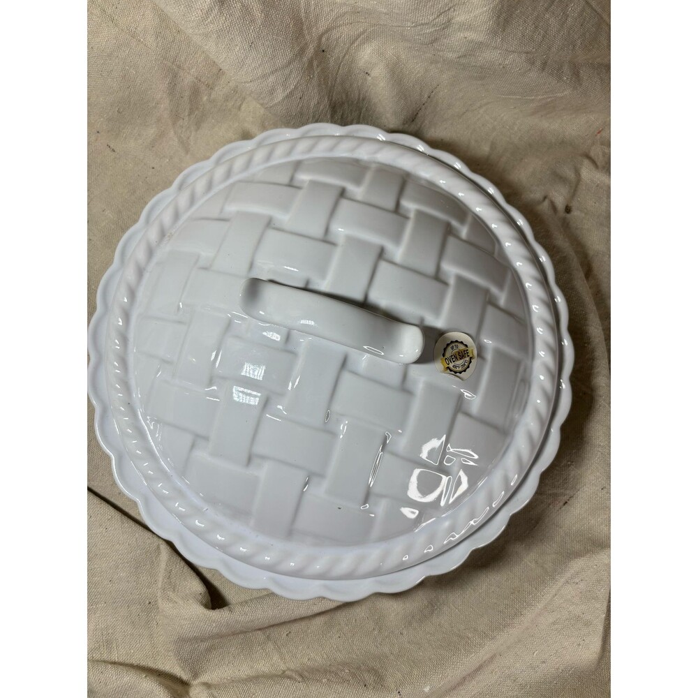 Lattice Pie Dish With Lid White Ceramic Modern Vintage Woven Look 694 - Picture 2 of 9
